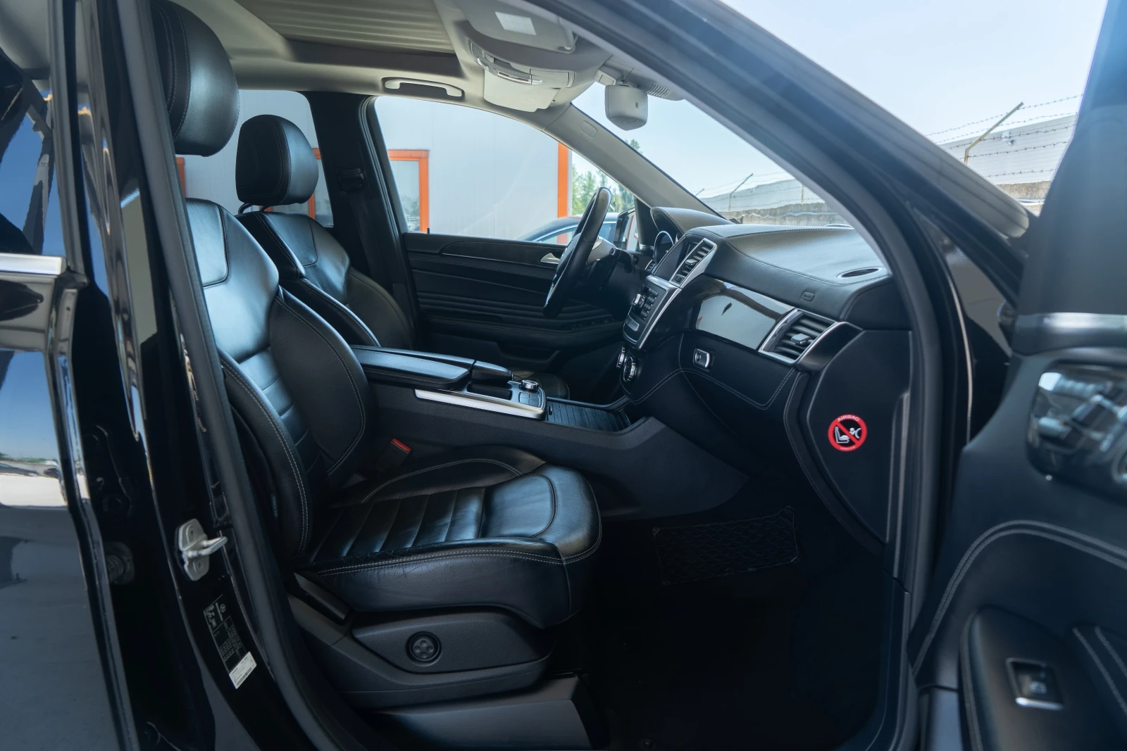 Mercedes-Benz ML 350 D = DISTRONIC = AIRMATIC = FULL MAX = ЛИЗИНГ, снимка 11 - Автомобили и джипове - 54856198
