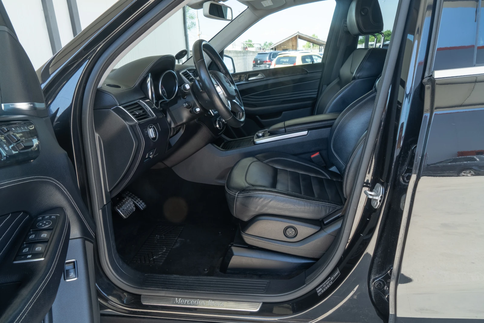 Mercedes-Benz ML 350 D = DISTRONIC = AIRMATIC = FULL MAX = ЛИЗИНГ, снимка 8 - Автомобили и джипове - 54856198