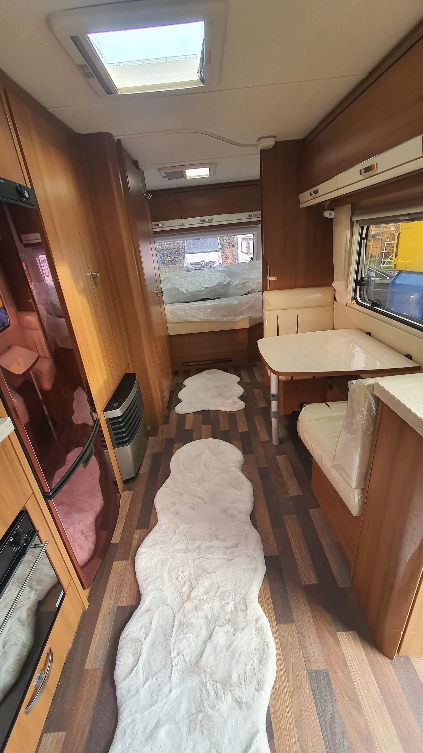 Каравана Tabbert Bellini 655, снимка 3 - Каравани и кемпери - 53832260