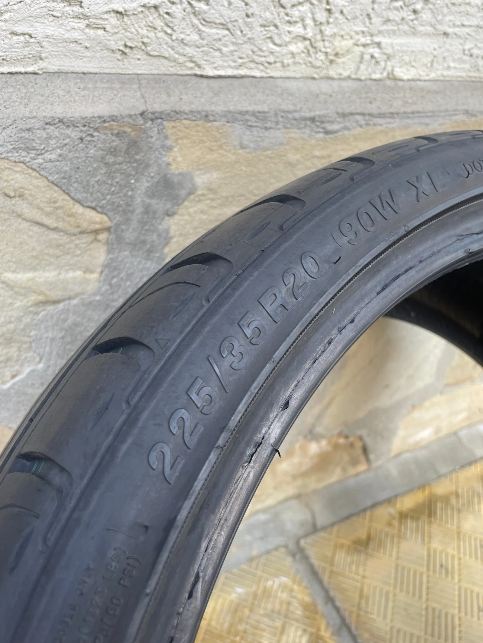 Гуми Летни 225/35R20, снимка 3 - Гуми и джанти - 47708110