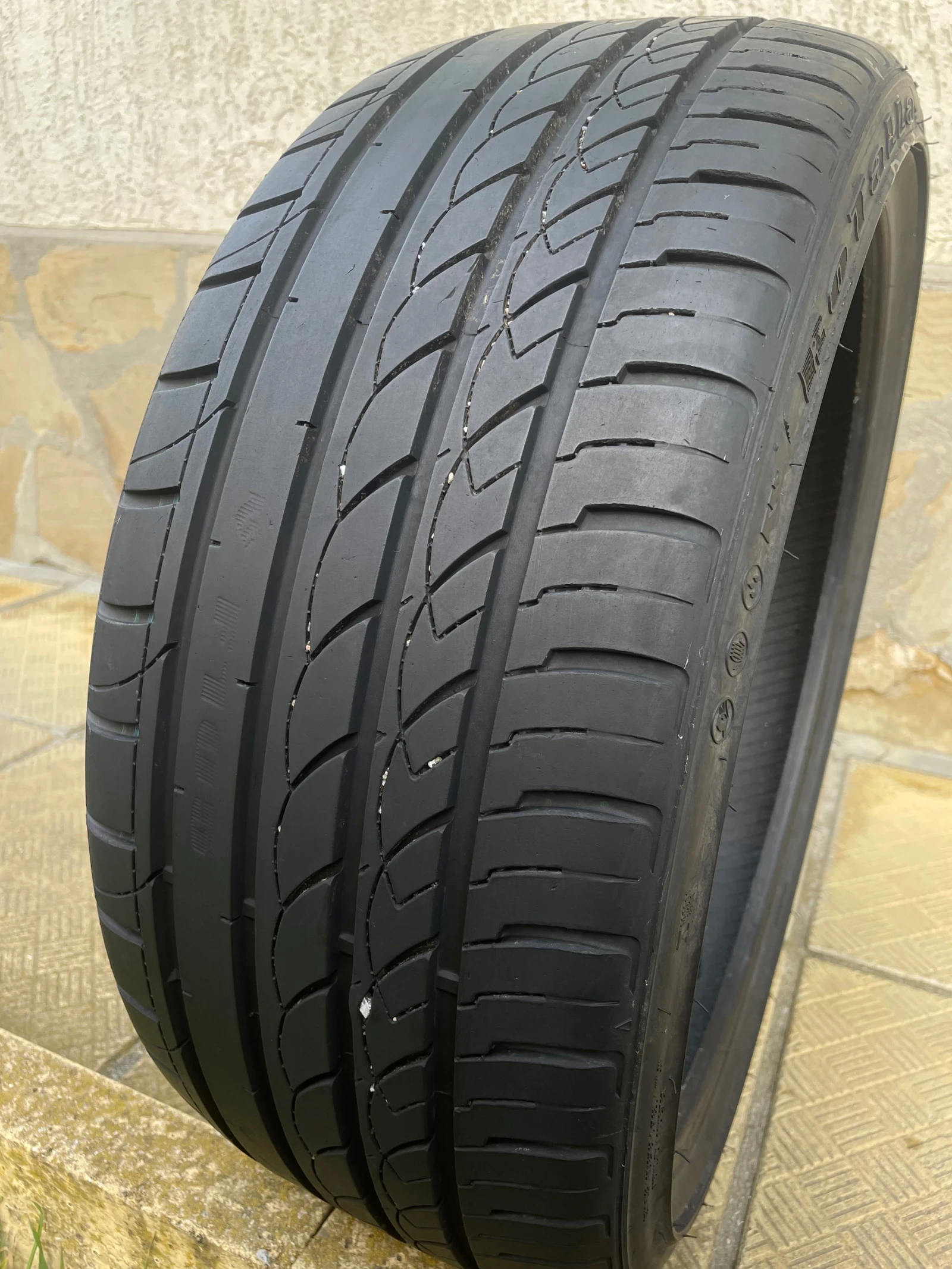 Гуми Летни 225/35R20