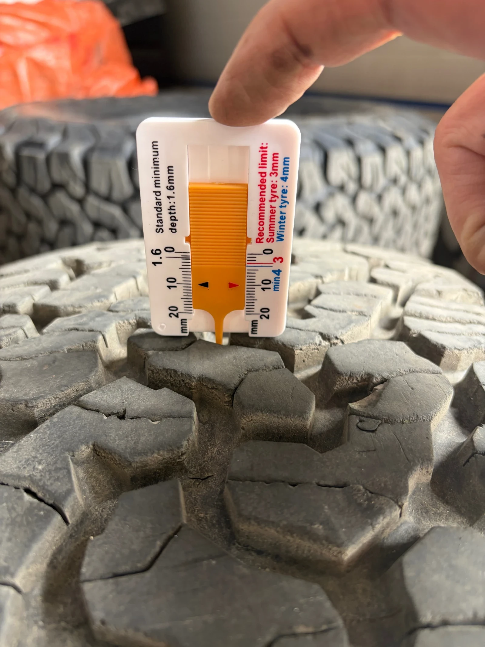 Гуми Всесезонни 285/70R17, снимка 6 - Гуми и джанти - 54551886