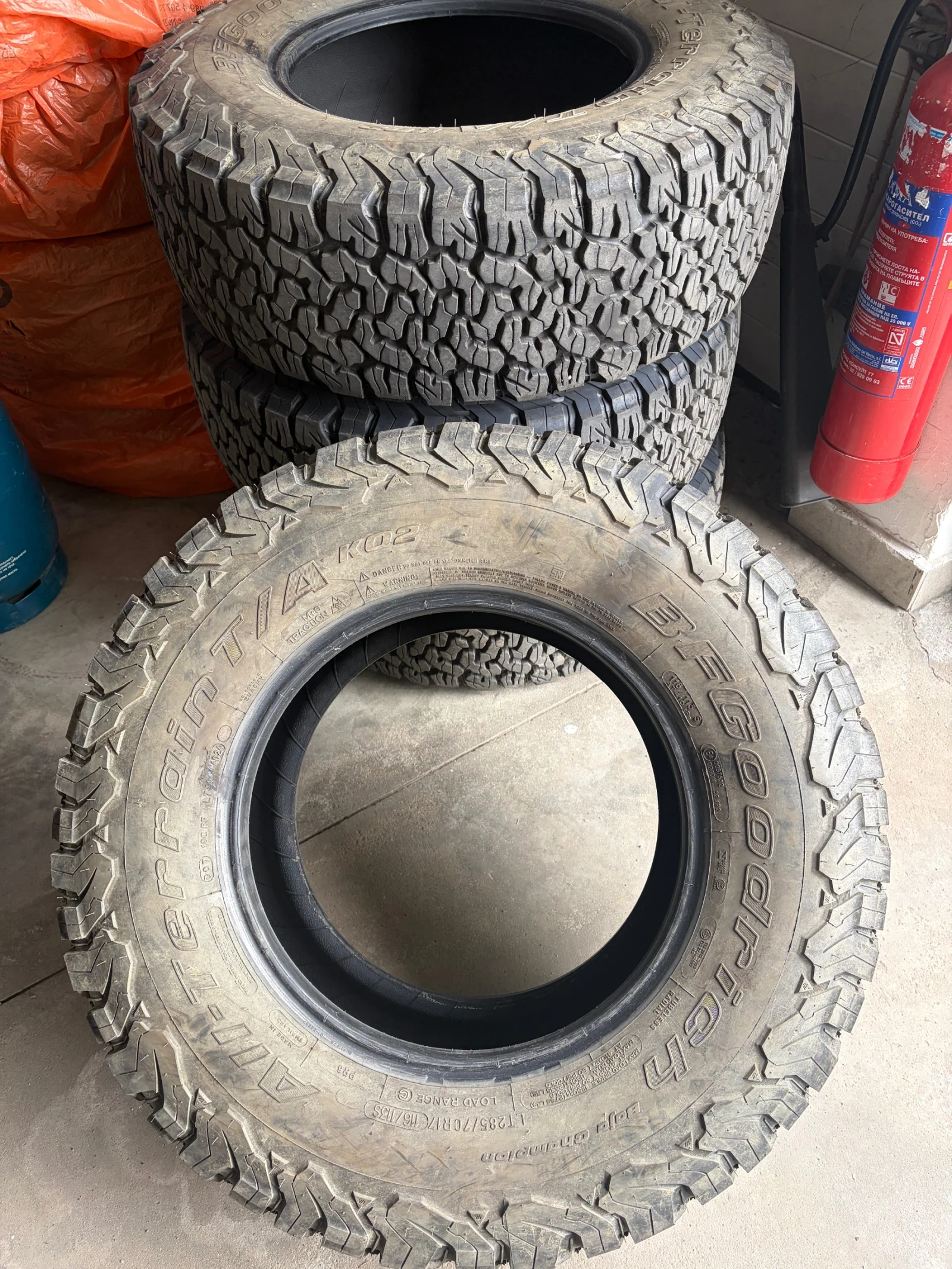 Гуми Всесезонни 285/70R17, снимка 2 - Гуми и джанти - 54551886