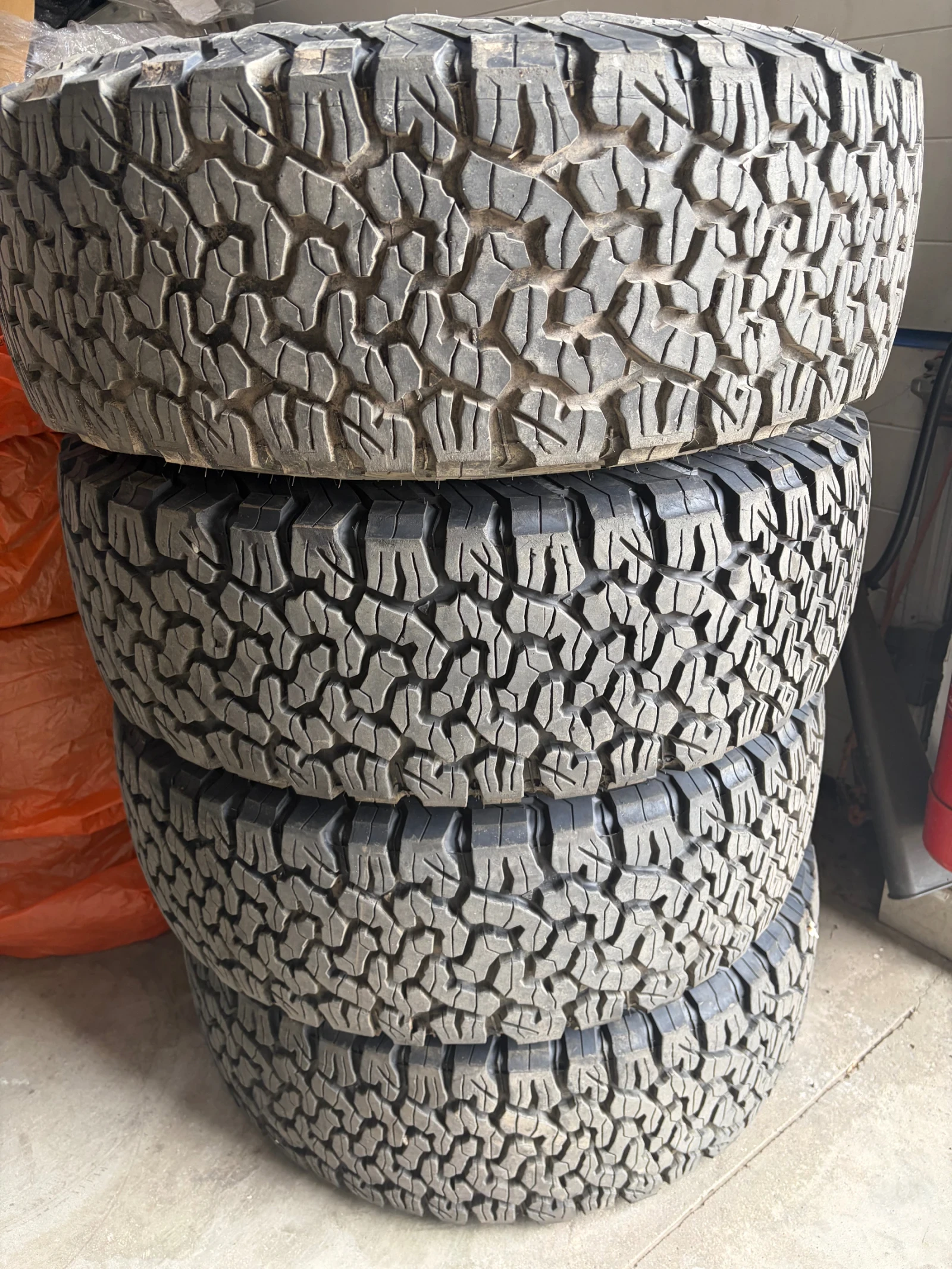 Гуми Всесезонни 285/70R17, снимка 3 - Гуми и джанти - 54551886
