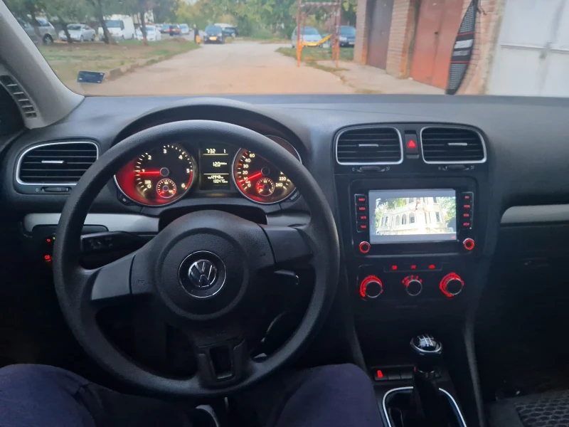 VW Golf 1.6TDI 90к.с.NAVI, снимка 7 - Автомобили и джипове - 47596336