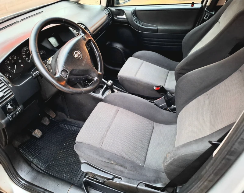 Opel Zafira 2.0дти 101кс ФЕЙС, снимка 10 - Автомобили и джипове - 53333644