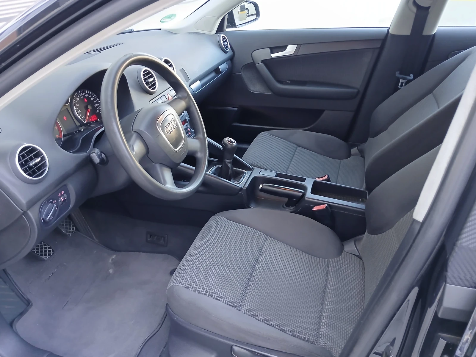 Audi A3 1.6i Sport-back - изображение 8