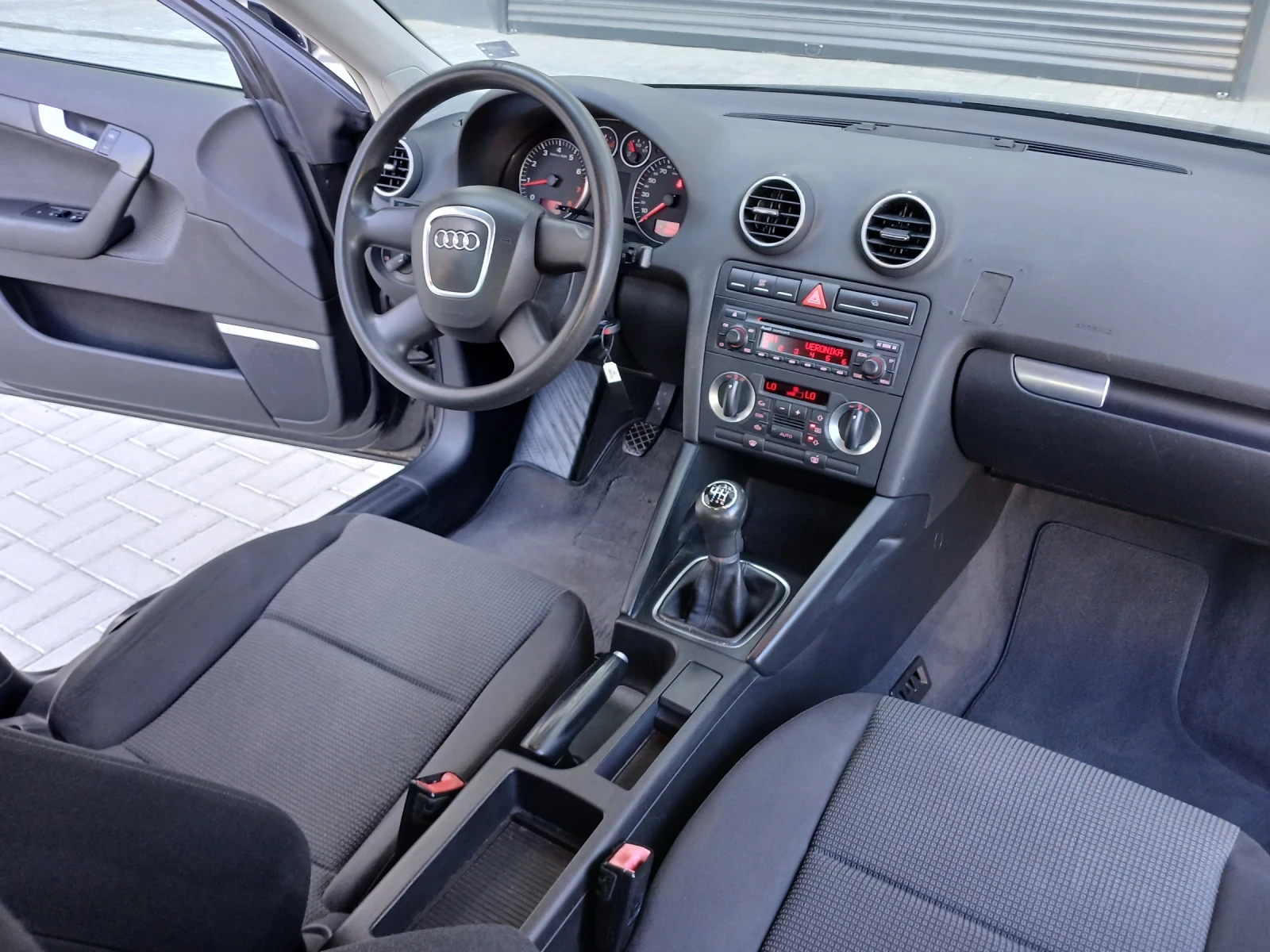 Audi A3 1.6i Sport-back - изображение 10
