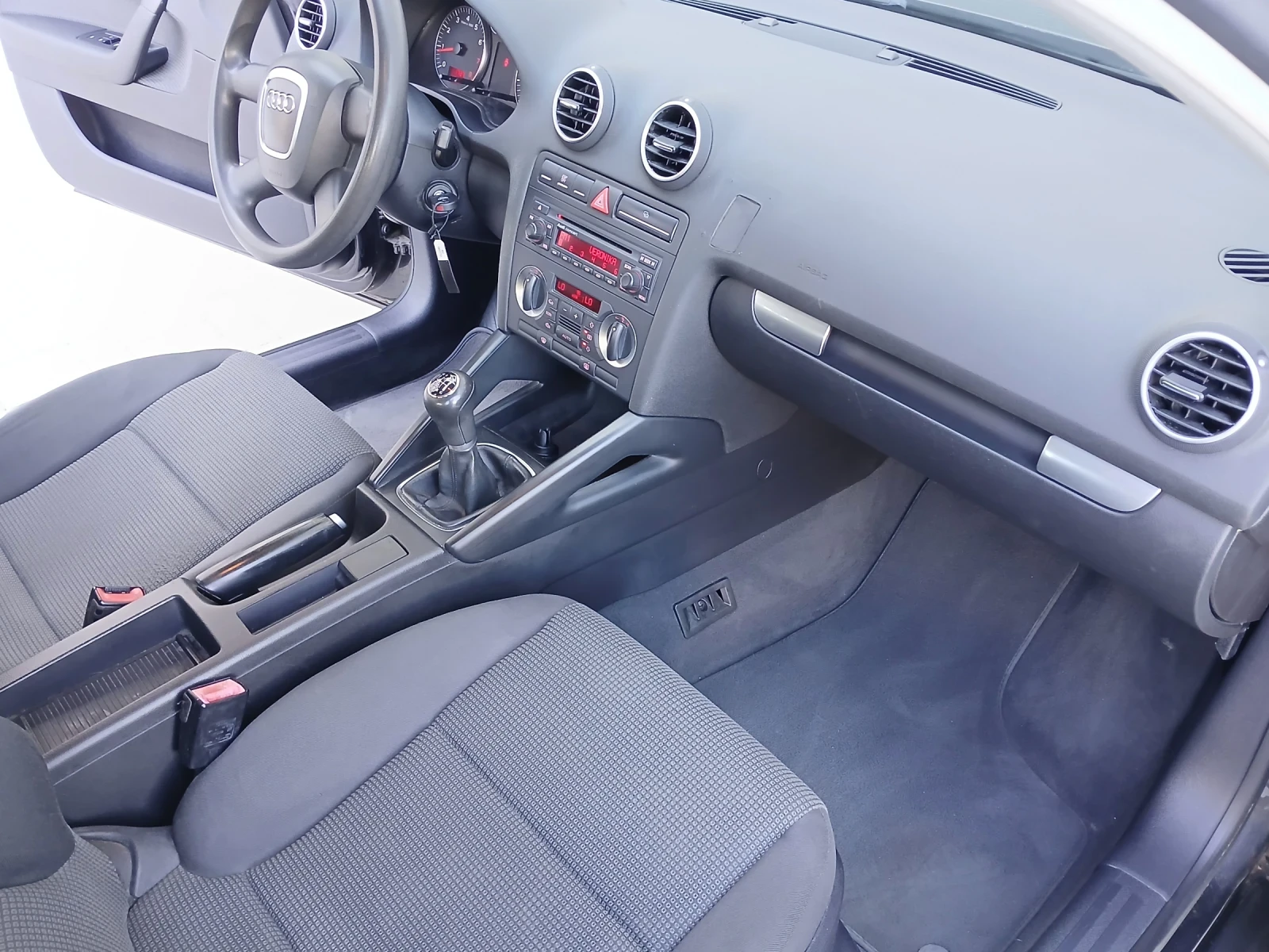 Audi A3 1.6i Sport-back - изображение 9