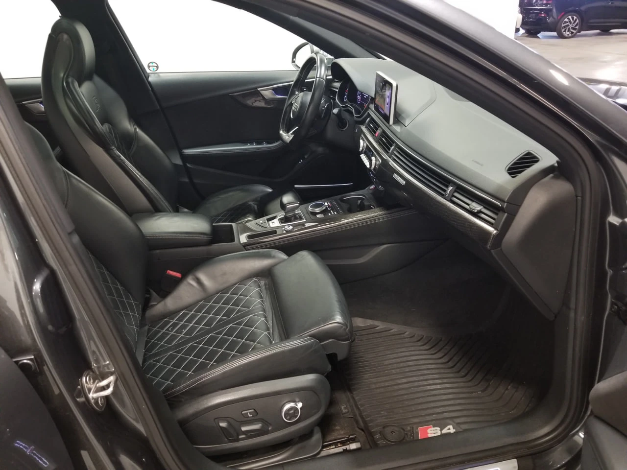 Audi S4 * АВТО КРЕДИТ* ЦЕНА ДО БГ * CARFAX *  - изображение 6