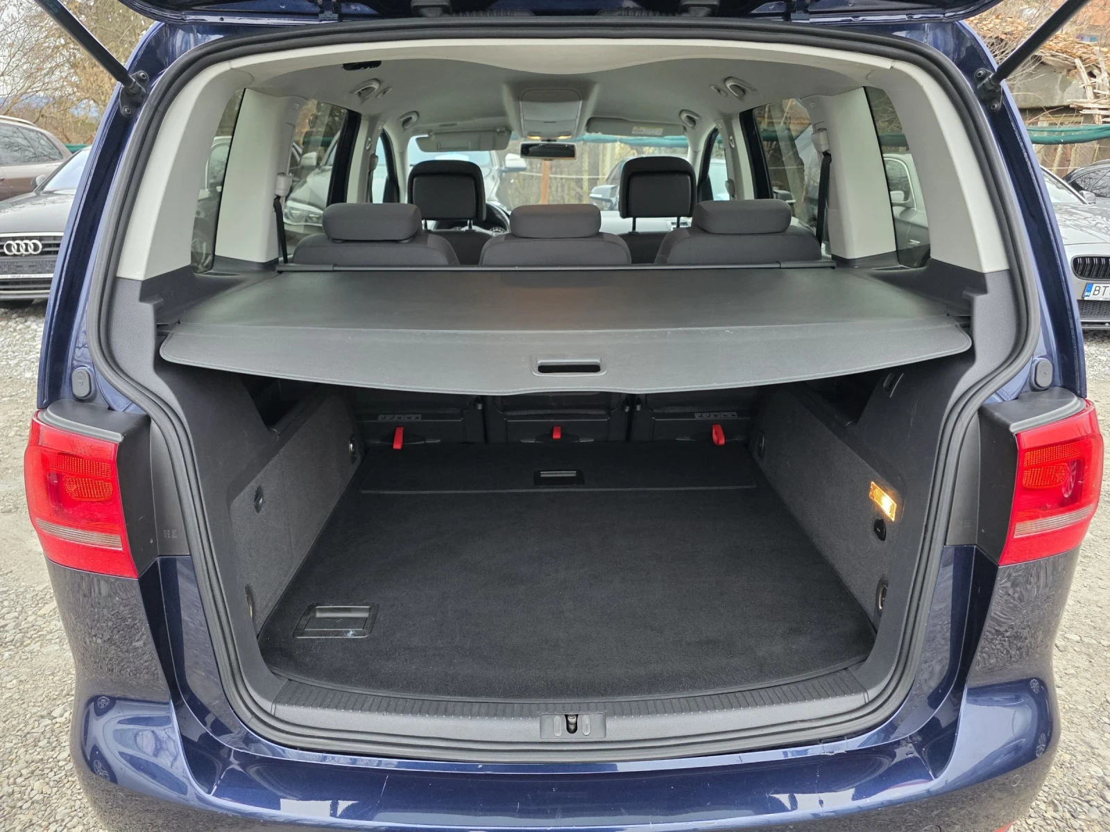 VW Touran 1.6 TDI 105 �.�. (DSG) ���� / ������ / ����������� | Mobile.bg � ����������� 16