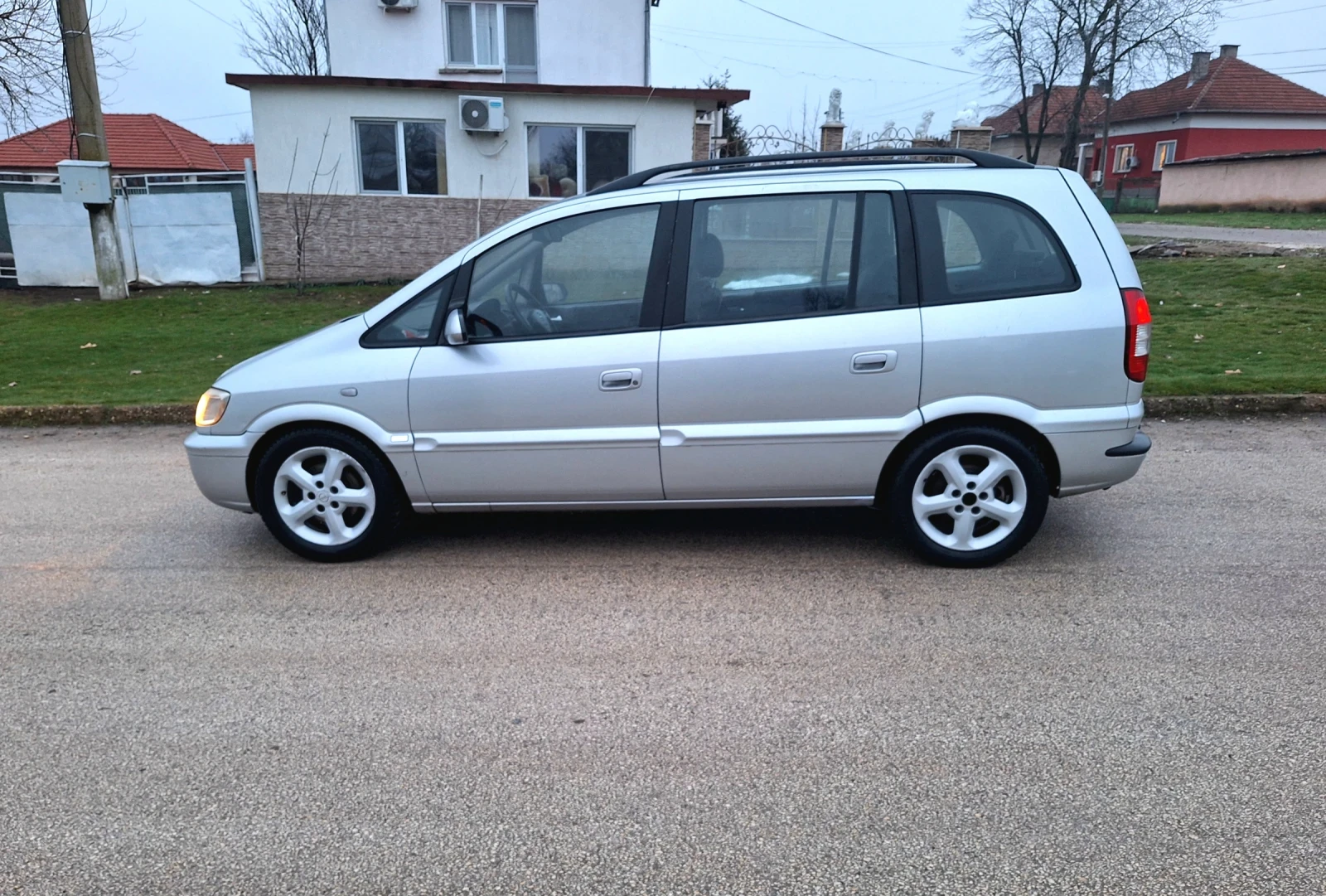 Opel Zafira 2.0дти 101кс ФЕЙС - изображение 2