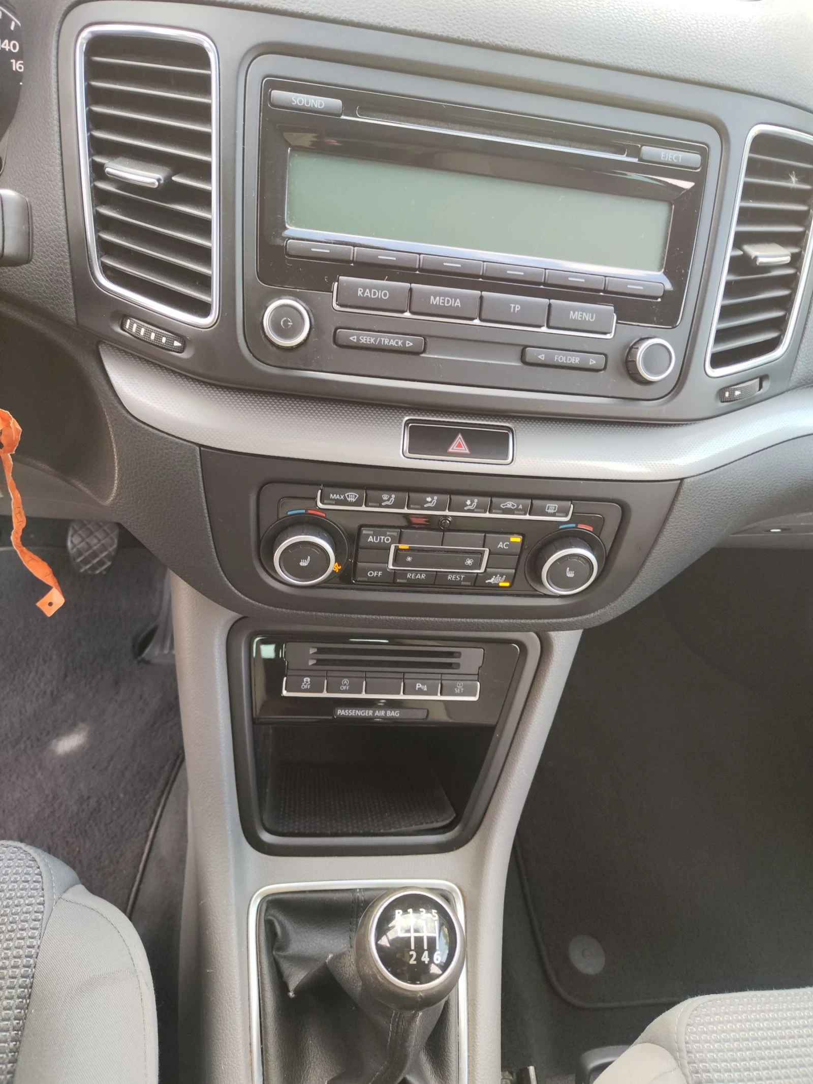 VW Sharan 7 места 2.0 TDI, снимка 14 - Автомобили и джипове - 53713971