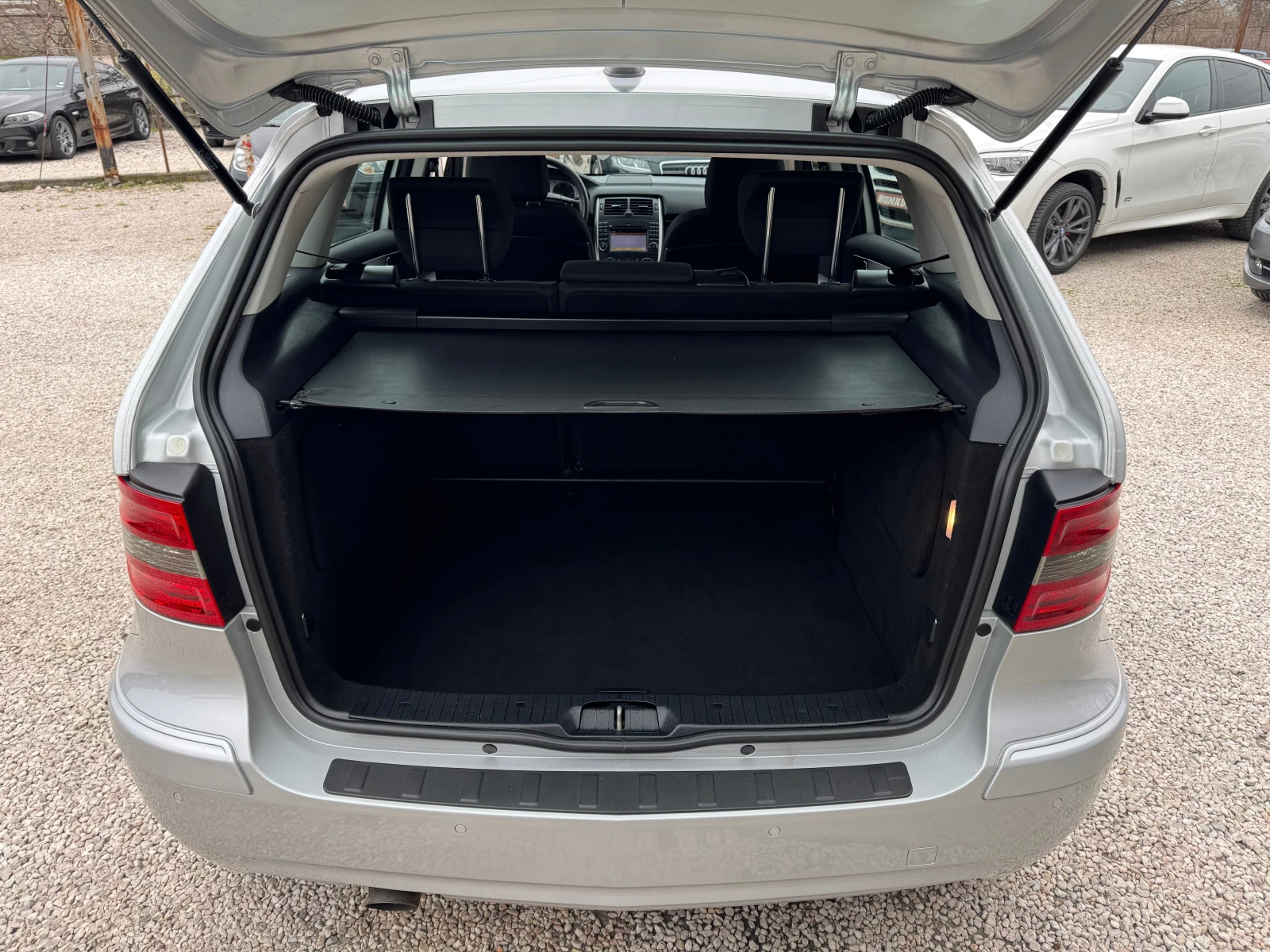 Mercedes-Benz B 180 АВТОМАТИК, снимка 13 - Автомобили и джипове - 53948639