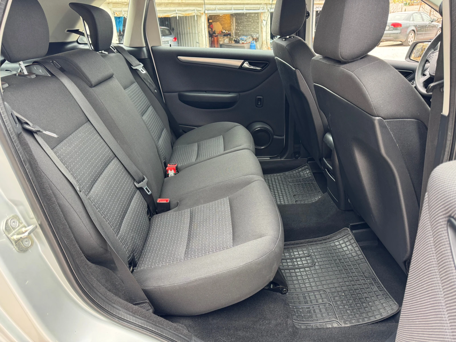 Mercedes-Benz B 180 АВТОМАТИК, снимка 12 - Автомобили и джипове - 53948639