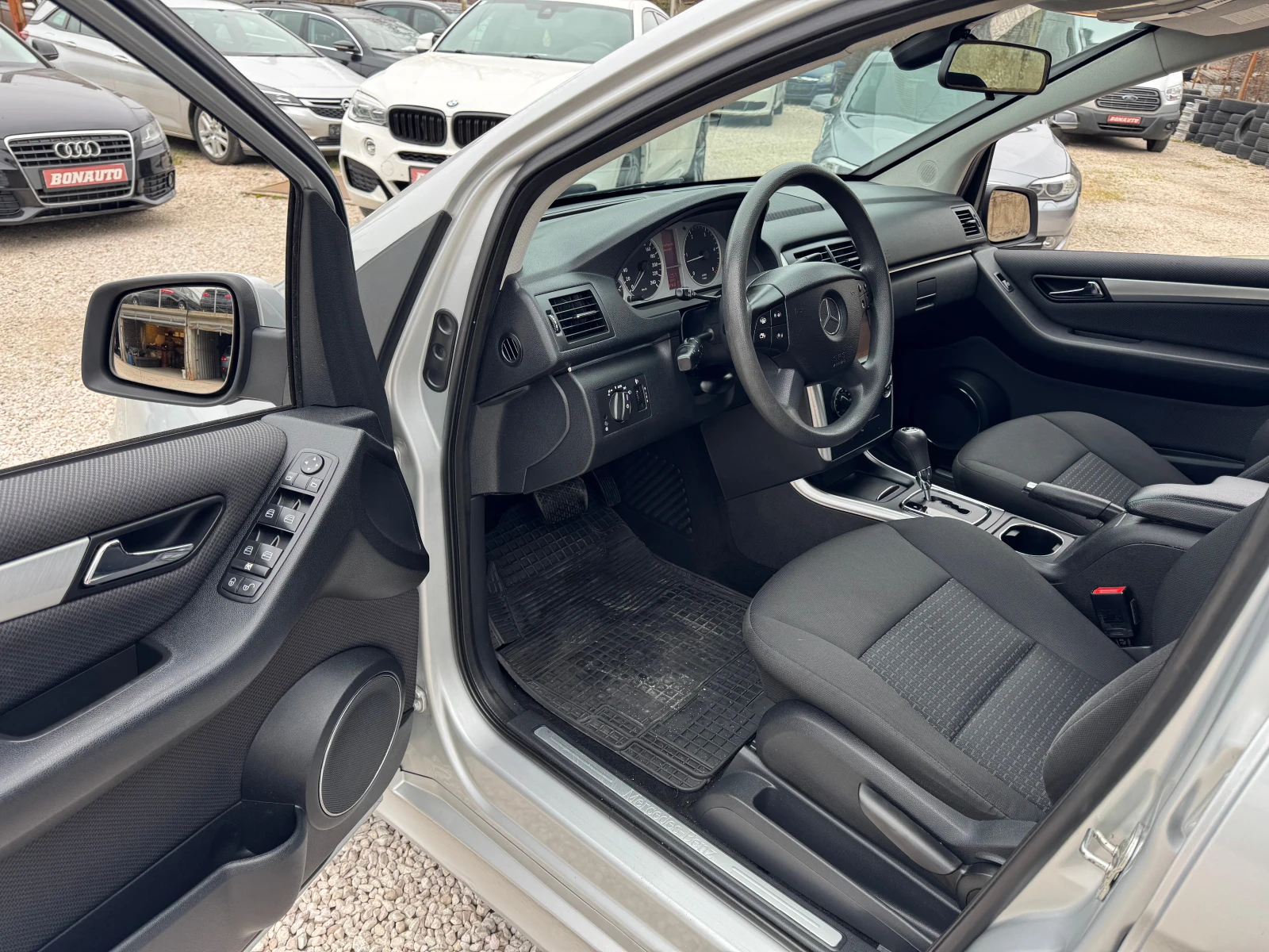 Mercedes-Benz B 180 АВТОМАТИК, снимка 8 - Автомобили и джипове - 53948639