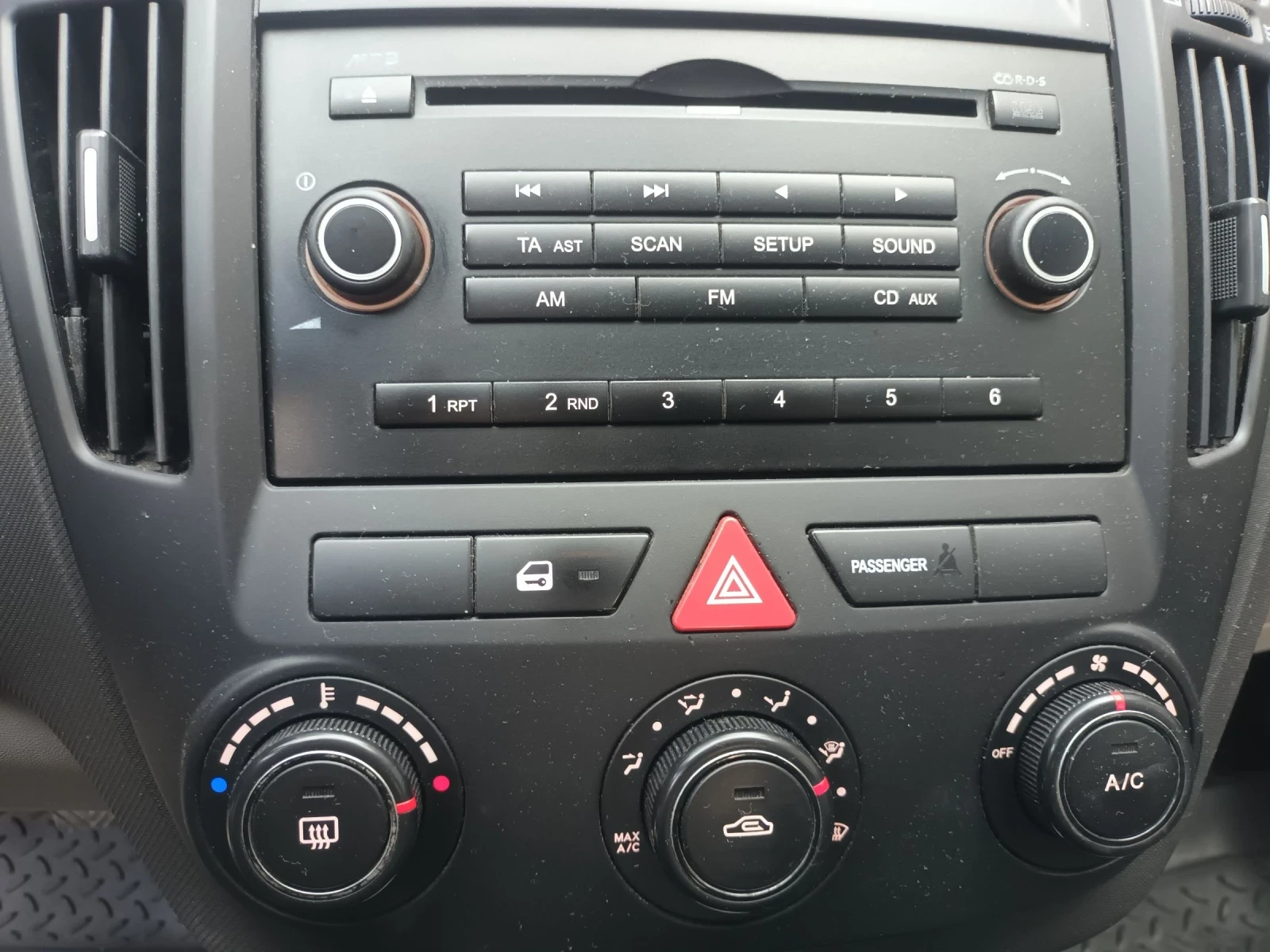 Kia Ceed 1.4 VVTIgaz, снимка 4 - Автомобили и джипове - 54286136