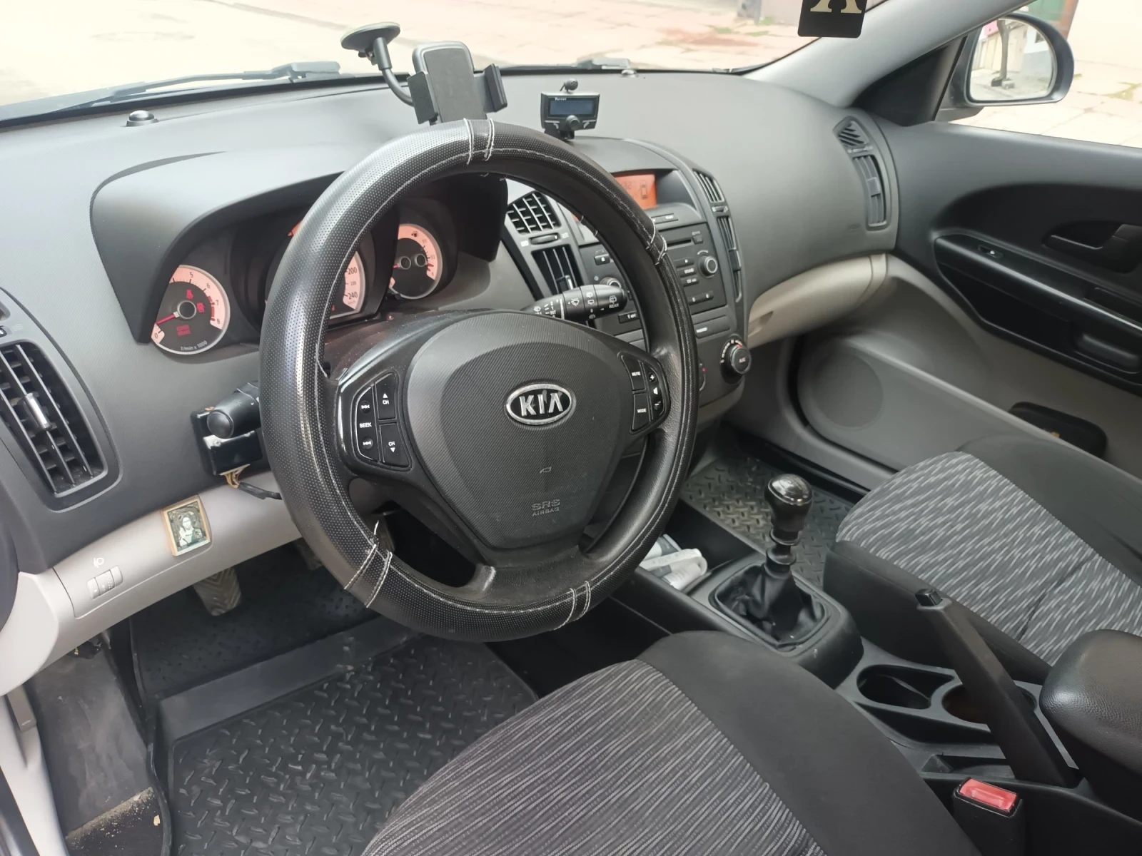 Kia Ceed 1.4 VVTIgaz, снимка 6 - Автомобили и джипове - 54286136