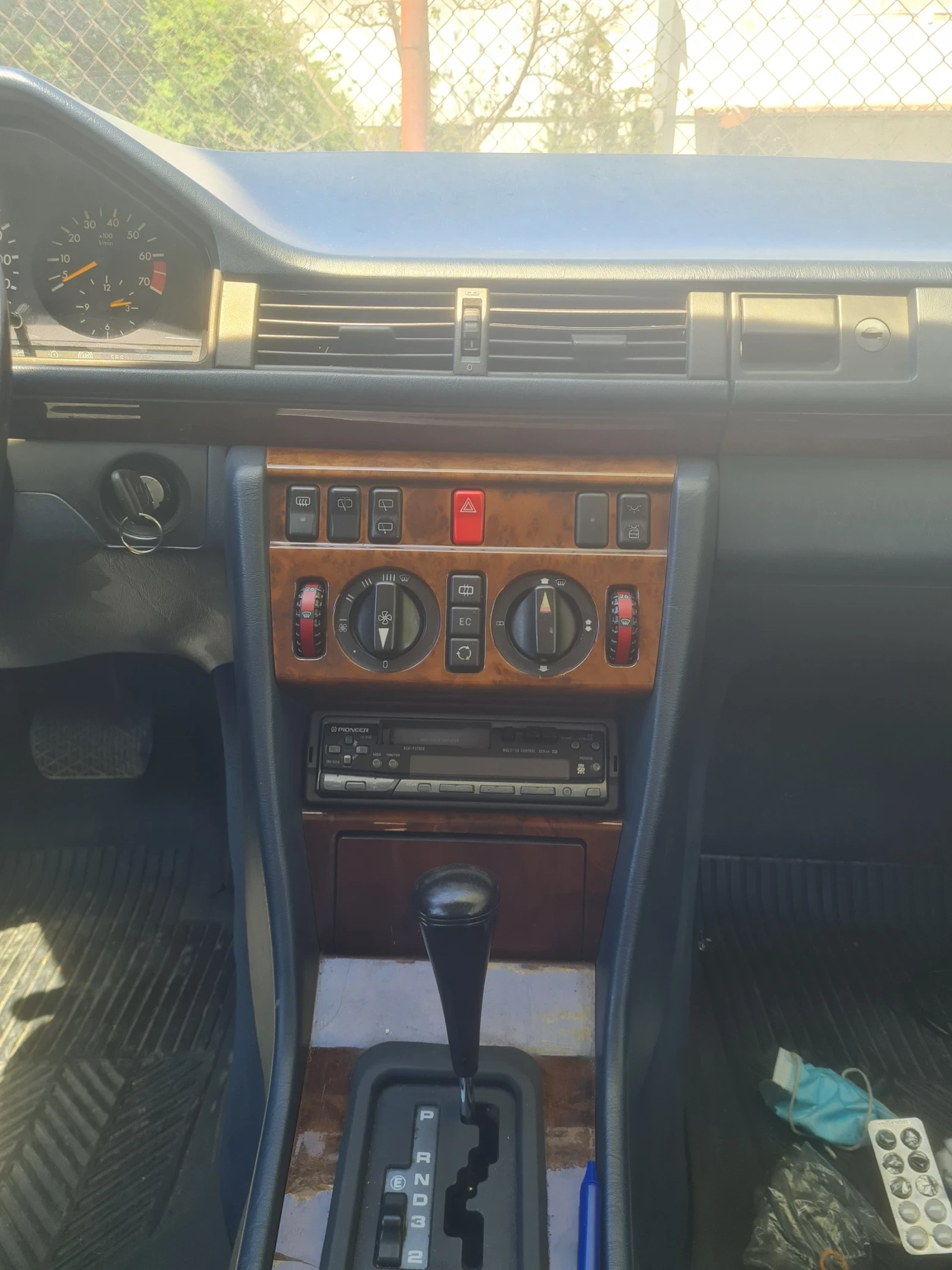 Mercedes-Benz 124, снимка 6 - Автомобили и джипове - 54302332