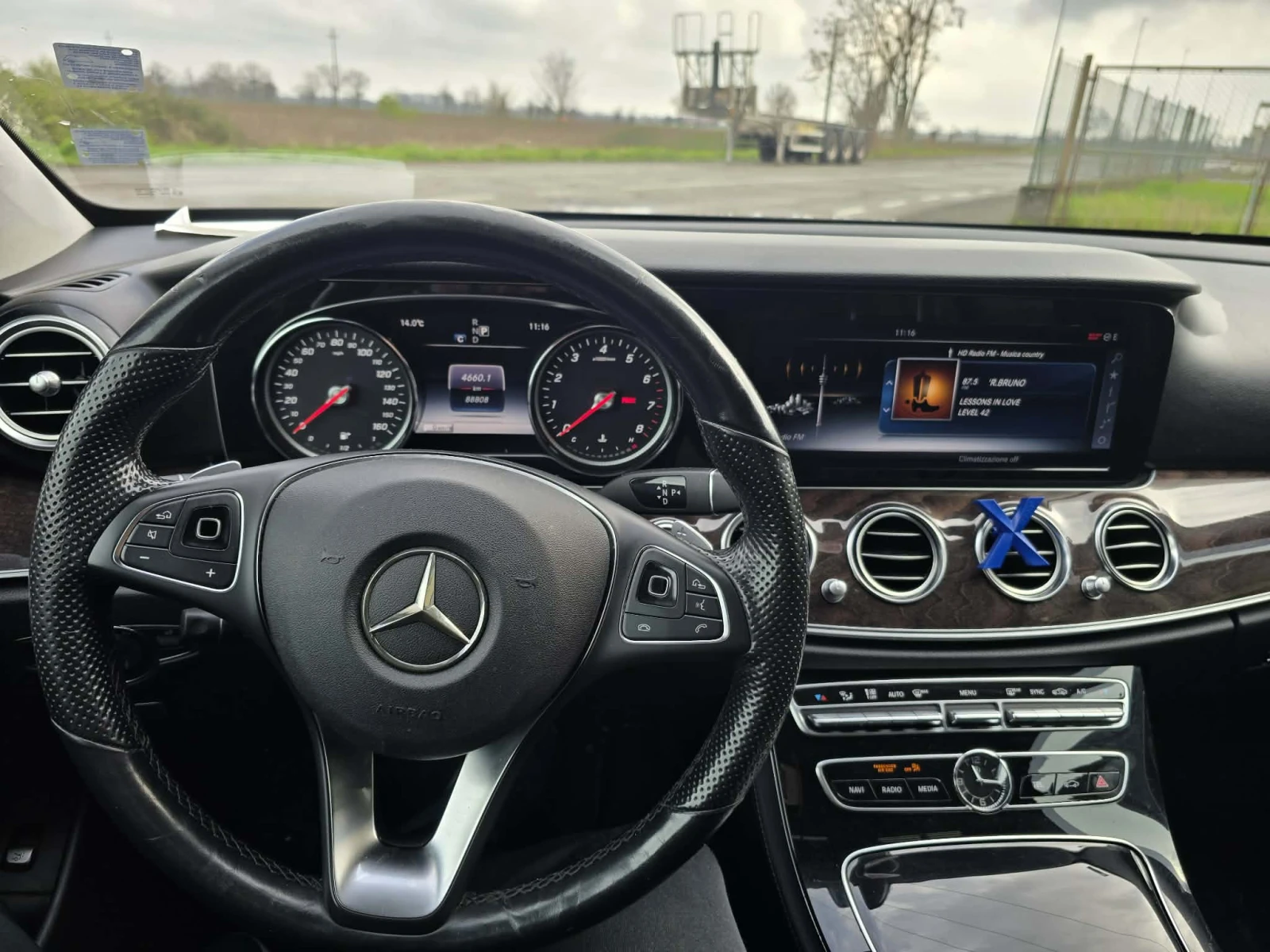 Mercedes-Benz E 300, снимка 10 - Автомобили и джипове - 54661919