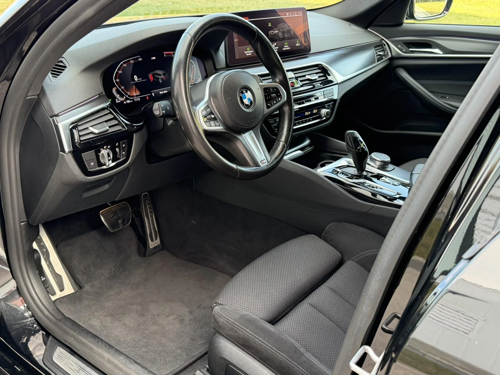 BMW 530 M package Touring RWD, снимка 7 - Автомобили и джипове - 54916677