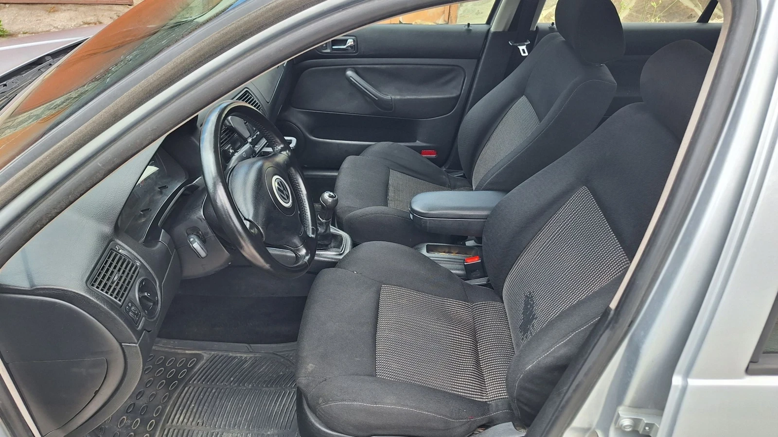 VW Golf 1.6, снимка 10 - Автомобили и джипове - 55039050