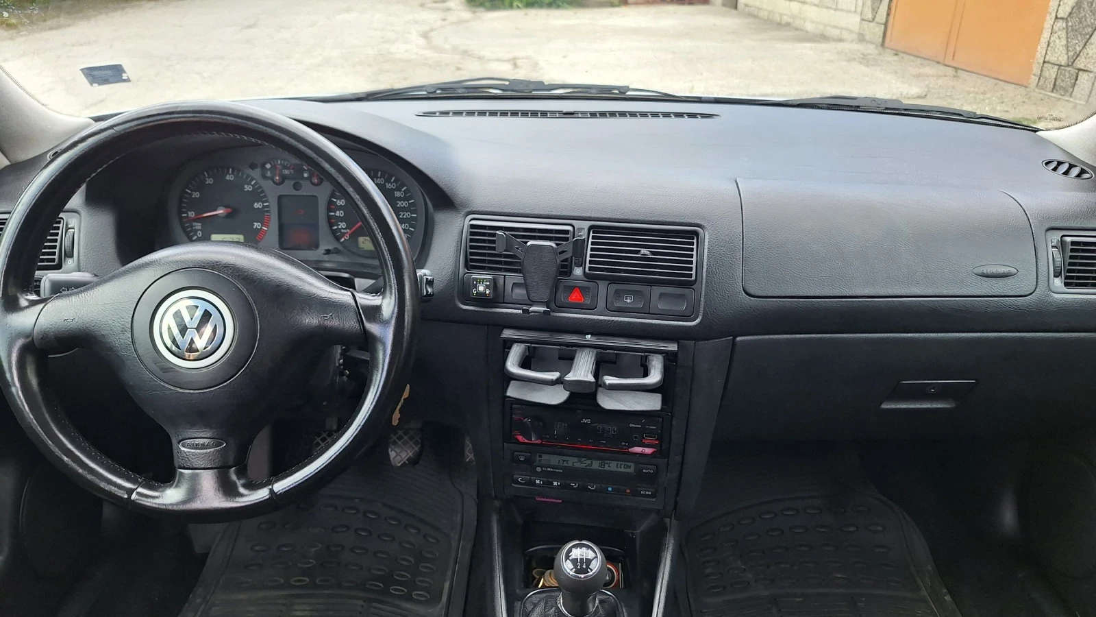 VW Golf 1.6, снимка 11 - Автомобили и джипове - 55039050