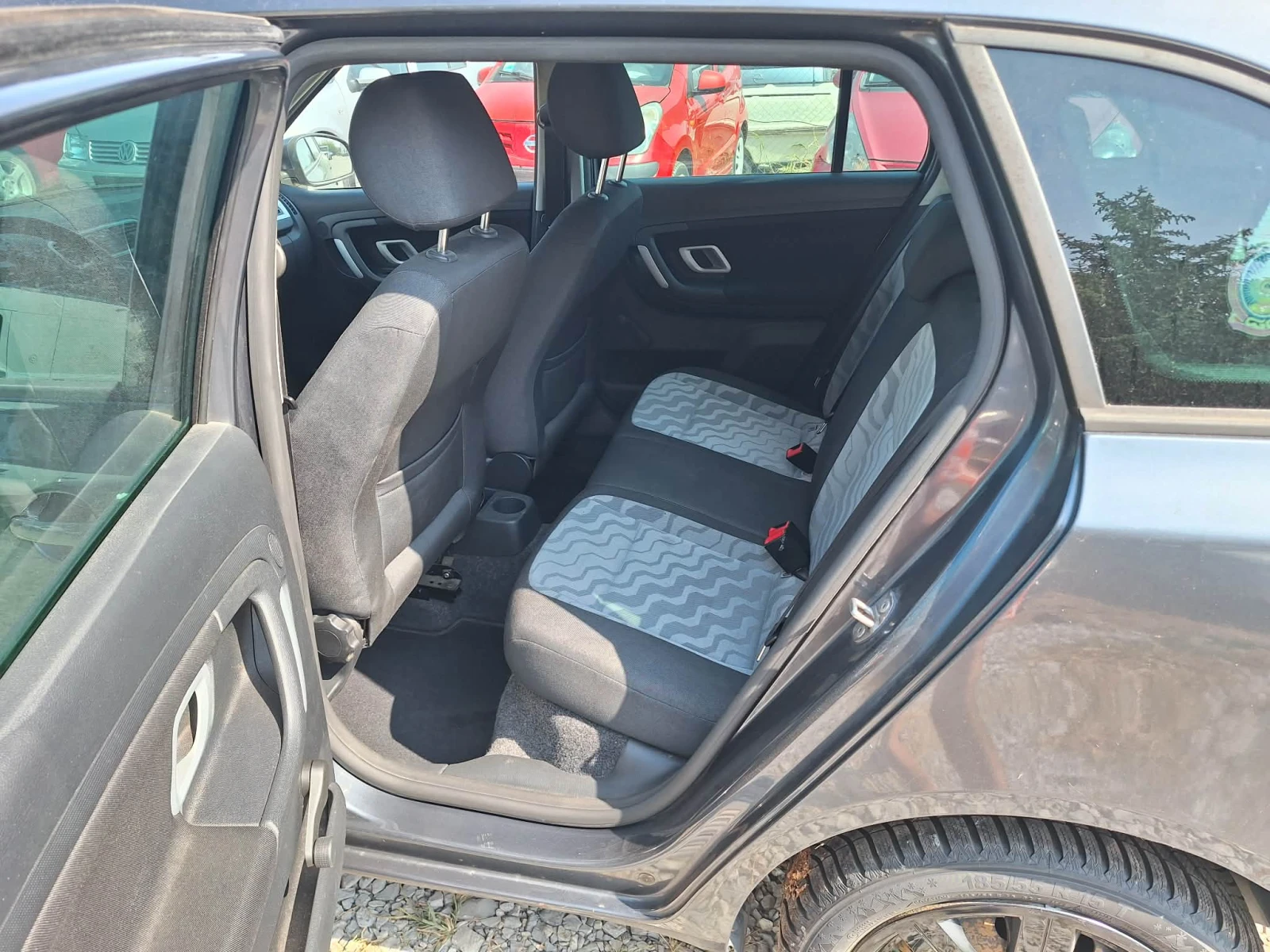 Skoda Fabia 1.4i klima 86ks, снимка 9 - Автомобили и джипове - 55798542
