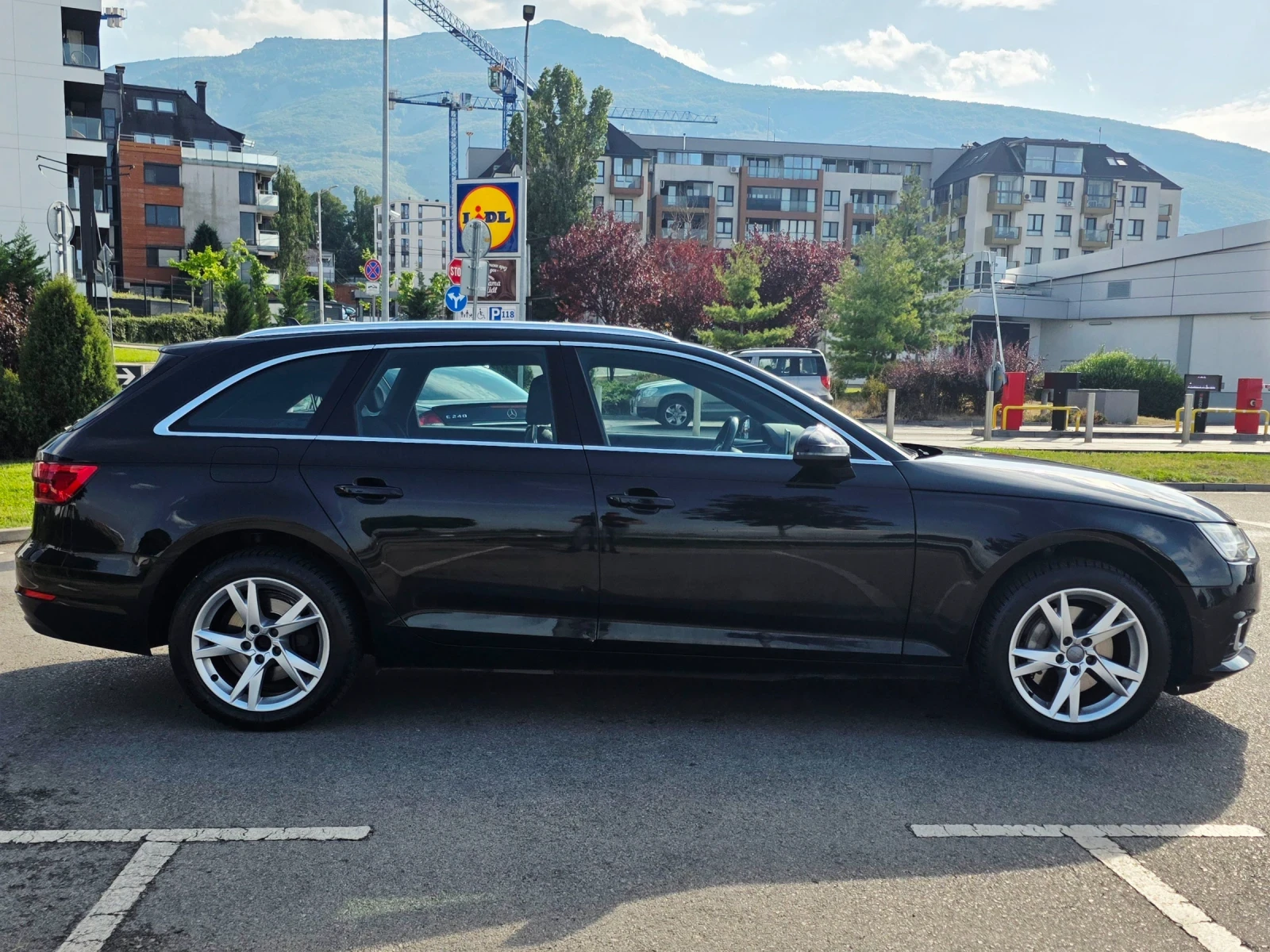 Audi A4 2.0 TDI Quattro 190hp LED/Distronic/Ambient, снимка 6 - Автомобили и джипове - 55805853