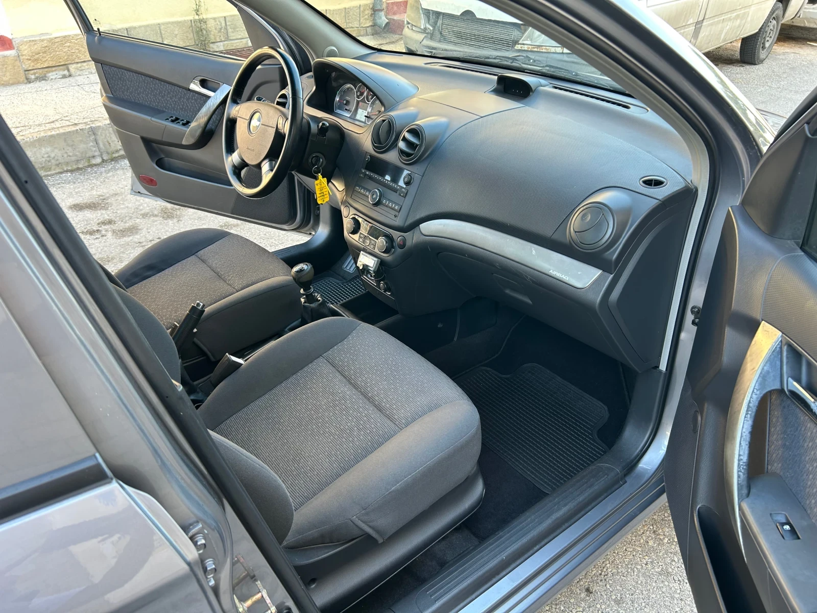 Chevrolet Aveo 1.4i 94k.c. КЛИМАТИК, снимка 10 - Автомобили и джипове - 55889798