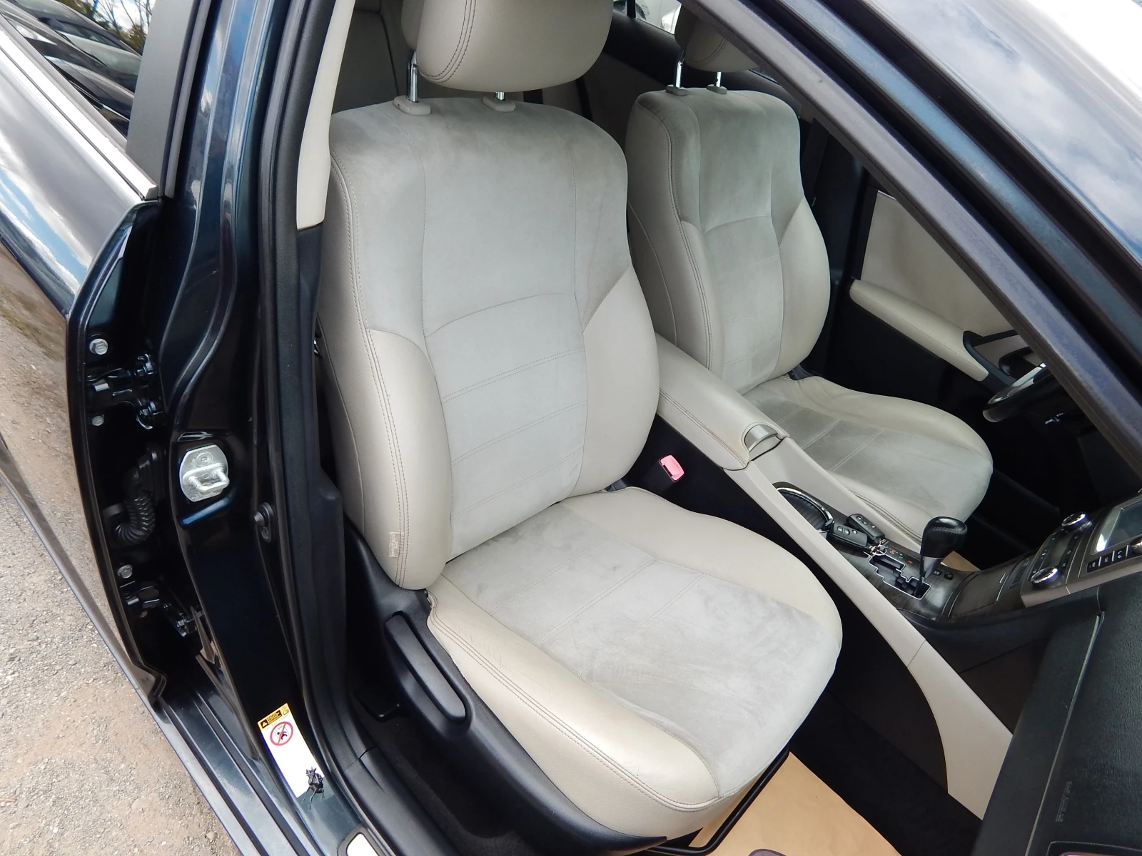 Toyota Avensis 2.2D* АВТОМАТИК* ЕВРО5* , снимка 17 - Автомобили и джипове - 56214630