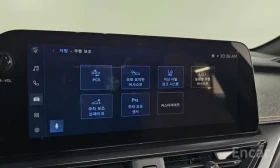 Lexus UX 300h 2.0 | Обдухване | Blind Spot | 2025 | LED | , снимка 9