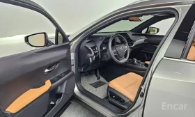 Lexus UX 300h 2.0 | Обдухване | Blind Spot | 2025 | LED | , снимка 5