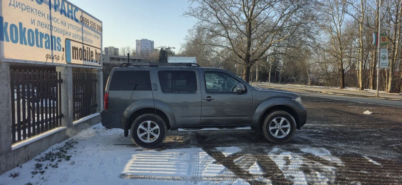 Nissan Pathfinder 2.5 4x4, снимка 4 - Автомобили и джипове - 40439656