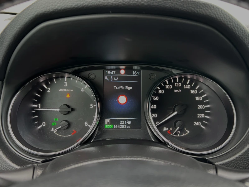 Nissan Qashqai 1.6dCi TEKNA PREMIUM ВСИЧКИ ВЪЗМОЖНИ ЕКСТРИ , снимка 12 - Автомобили и джипове - 50328866