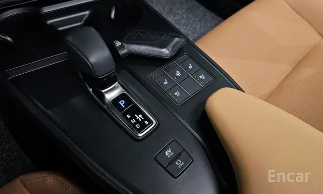 Lexus UX 300h 2.0 | Обдухване | Blind Spot | 2025 | LED | , снимка 12 - Автомобили и джипове - 55641014