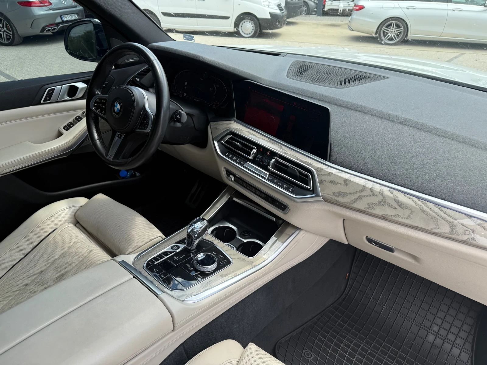 BMW X5 M50i  - изображение 8