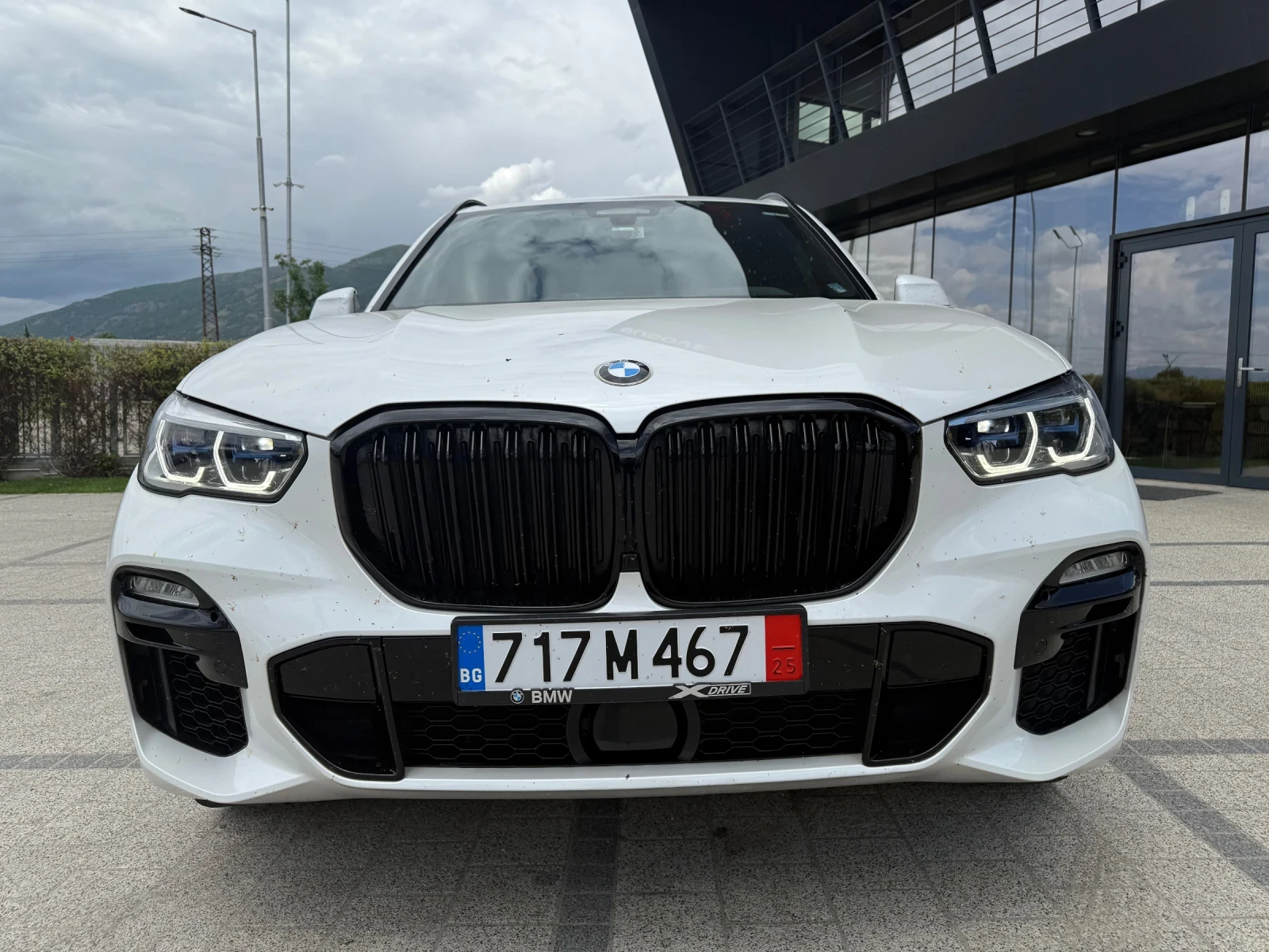BMW X5 M50i  - изображение 3