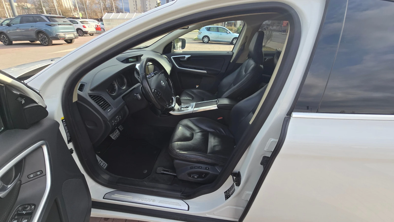 Volvo XC60, снимка 9 - Автомобили и джипове - 54013667