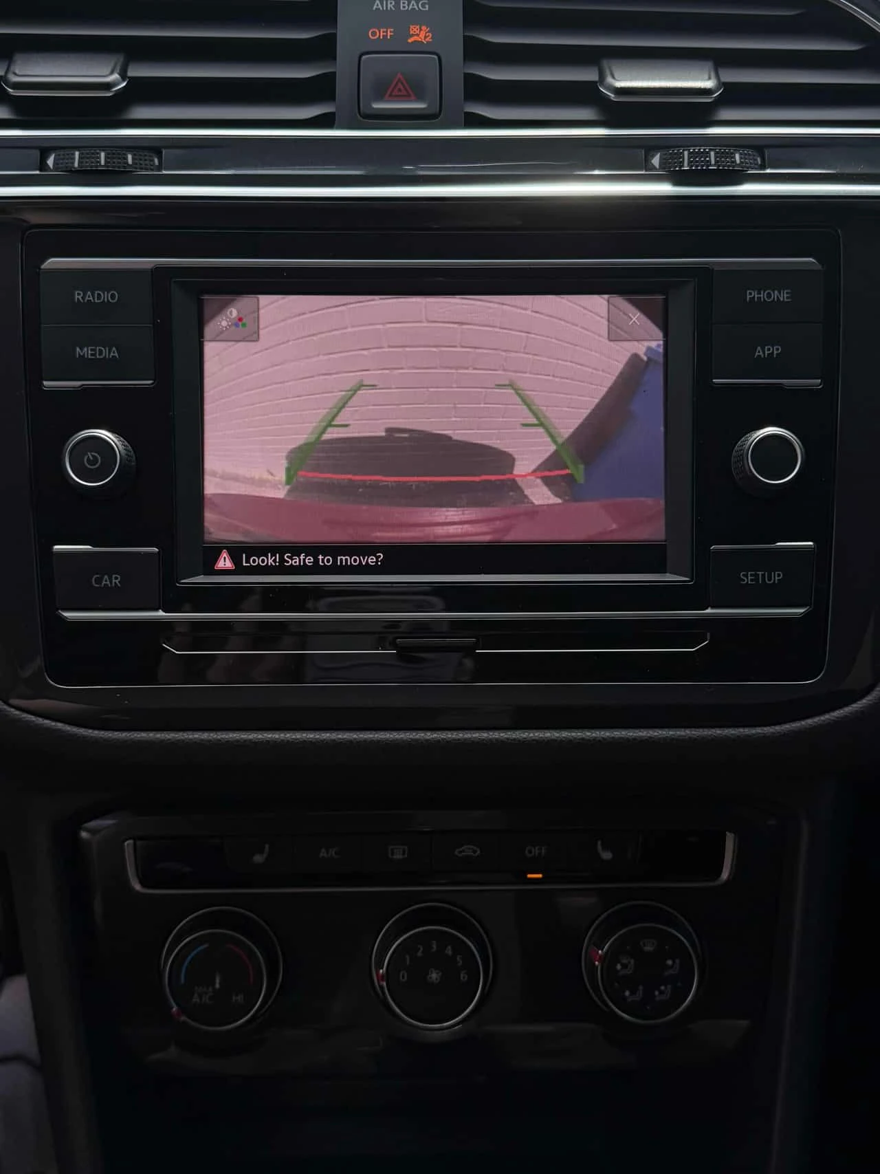 VW Tiguan * Trendline * 2 КЛЮЧА* ПОДГРЕВ* KEYLESS* , снимка 10 - Автомобили и джипове - 54420193