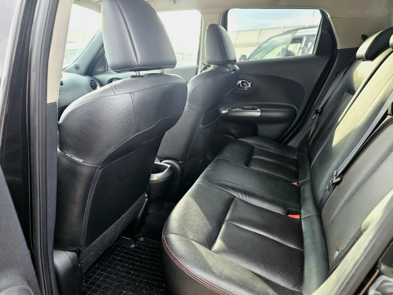Nissan Juke, снимка 10 - Автомобили и джипове - 54886325