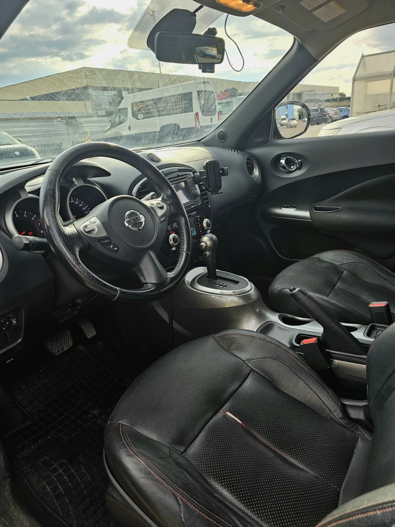 Nissan Juke, снимка 12 - Автомобили и джипове - 54886325