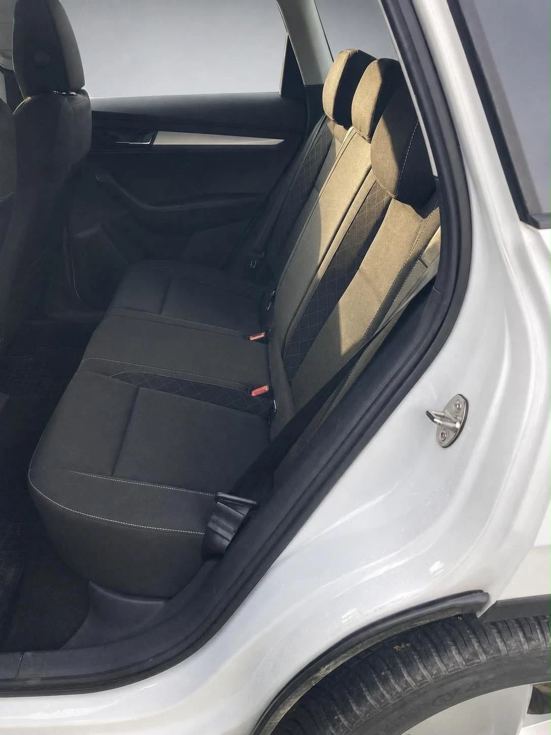 Skoda Karoq 2.0 TDI, снимка 10 - Автомобили и джипове - 55307879