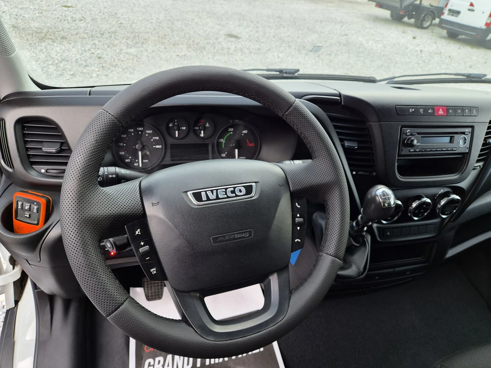 Iveco Daily 35c15, Климатик, Падащ борд, До 3.5 тона, 4.20 м, снимка 10 - Бусове и автобуси - 55085323