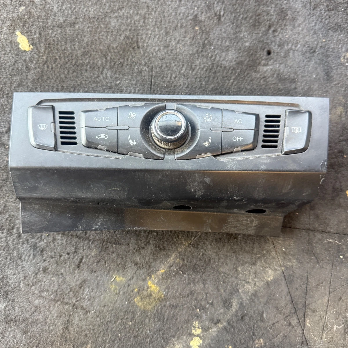 Управление за климатик и парно Audi A4 B8 Audi A5 Audi Q5 ном 688 8K1820043AA-68