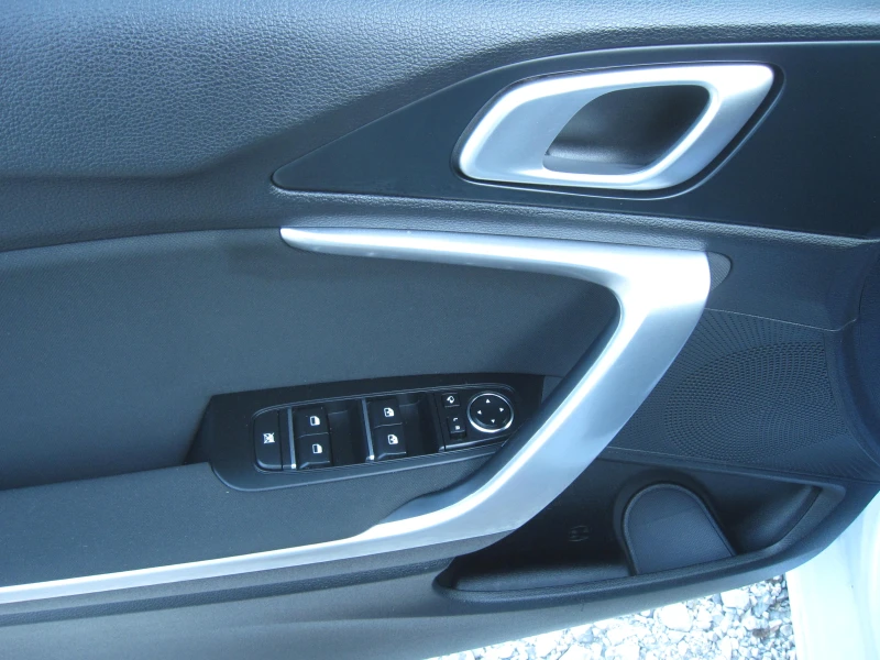Kia Ceed Автомат, 1, 6 crdi, снимка 10 - Автомобили и джипове - 50786238