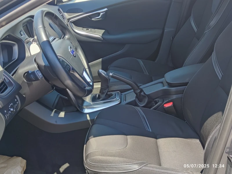 Volvo V40 1.6 i, снимка 8 - Автомобили и джипове - 51912034