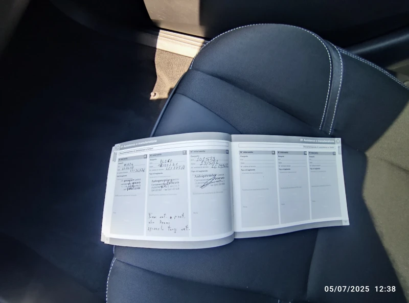 Volvo V40 1.6 i, снимка 16 - Автомобили и джипове - 51912034