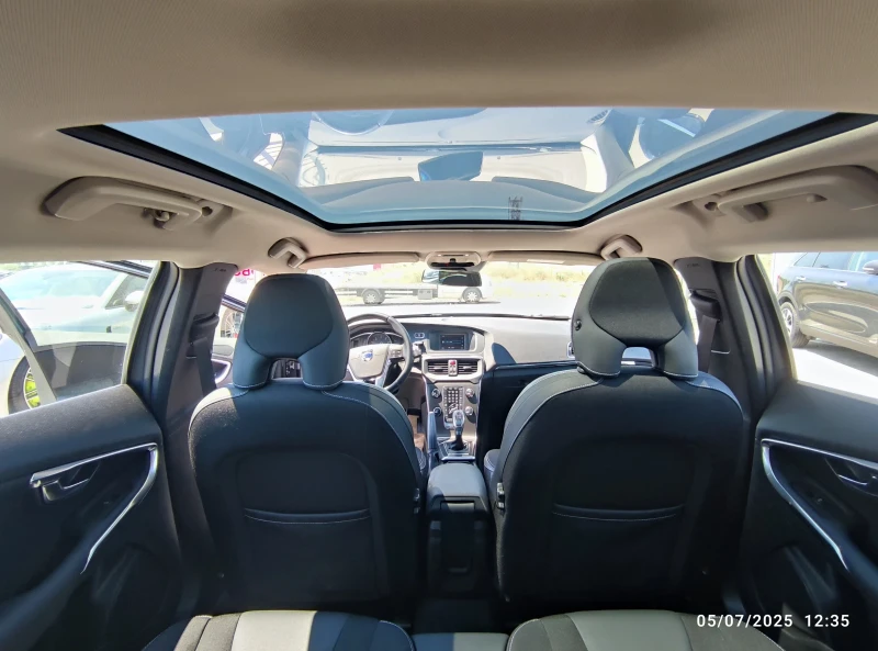 Volvo V40 1.6 i, снимка 10 - Автомобили и джипове - 51912034