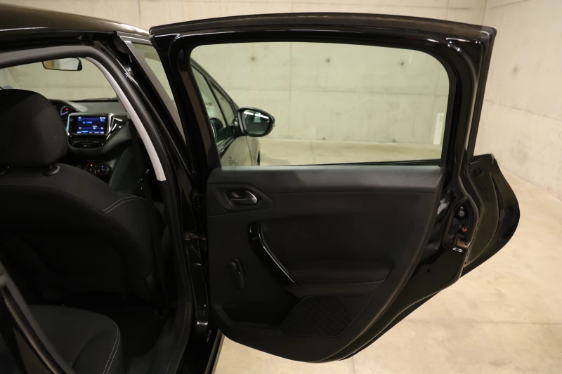 Peugeot 208 1.2i 12V PureTech 82 Active, снимка 16 - Автомобили и джипове - 51215665